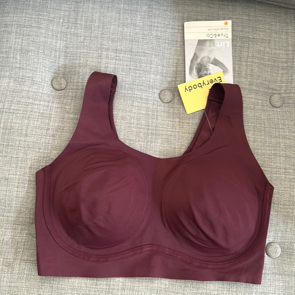True & co scoop with lift New with tags size M